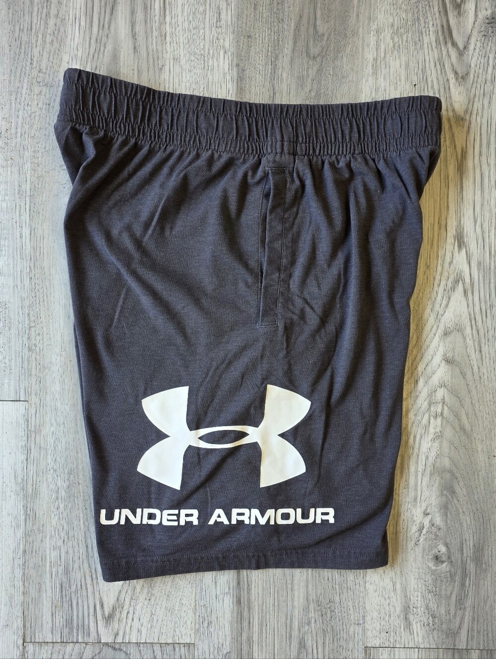 Under Armour Men’s Large Gray Logo Athletic Shorts